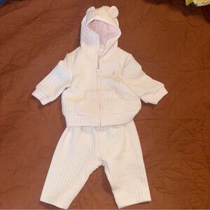 Baby Gap cozy light pink Hooded Baby Outfit. Waffle quilted fabric. 0-3 months.